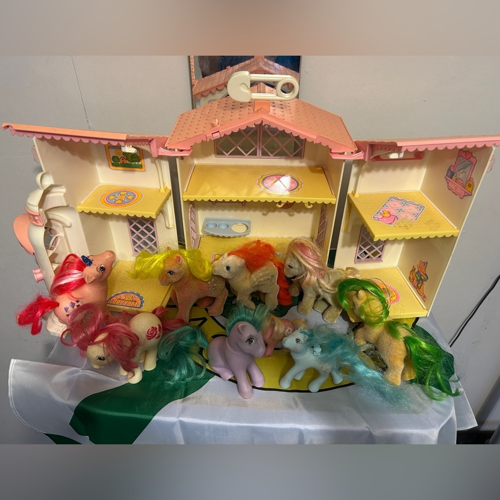 My Little Pony Assorted Pink Yellow Green Blue Purple Ponies with Playset